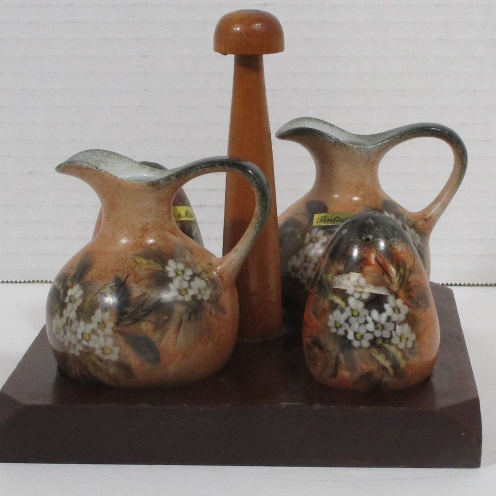 Eleida Porcelanas Salt and Pepper Shakers and Oil and Vinegar Pitchers Set